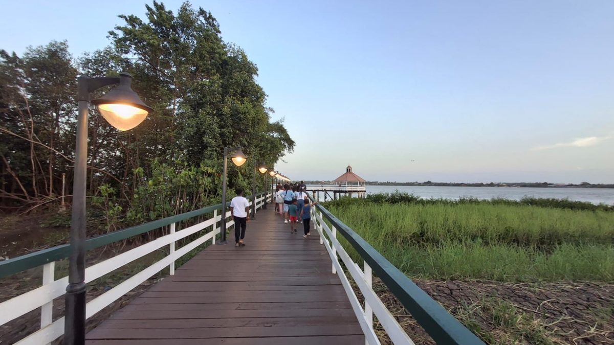 Promenade en bord de fleuve