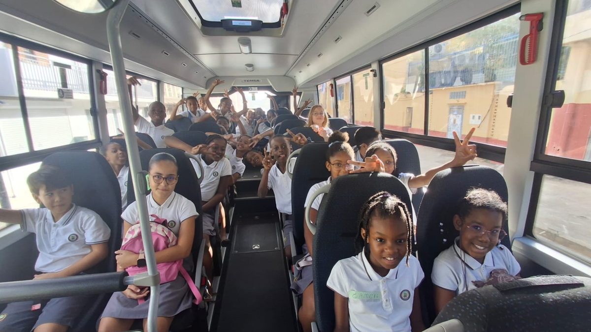 Élèves dans le bus