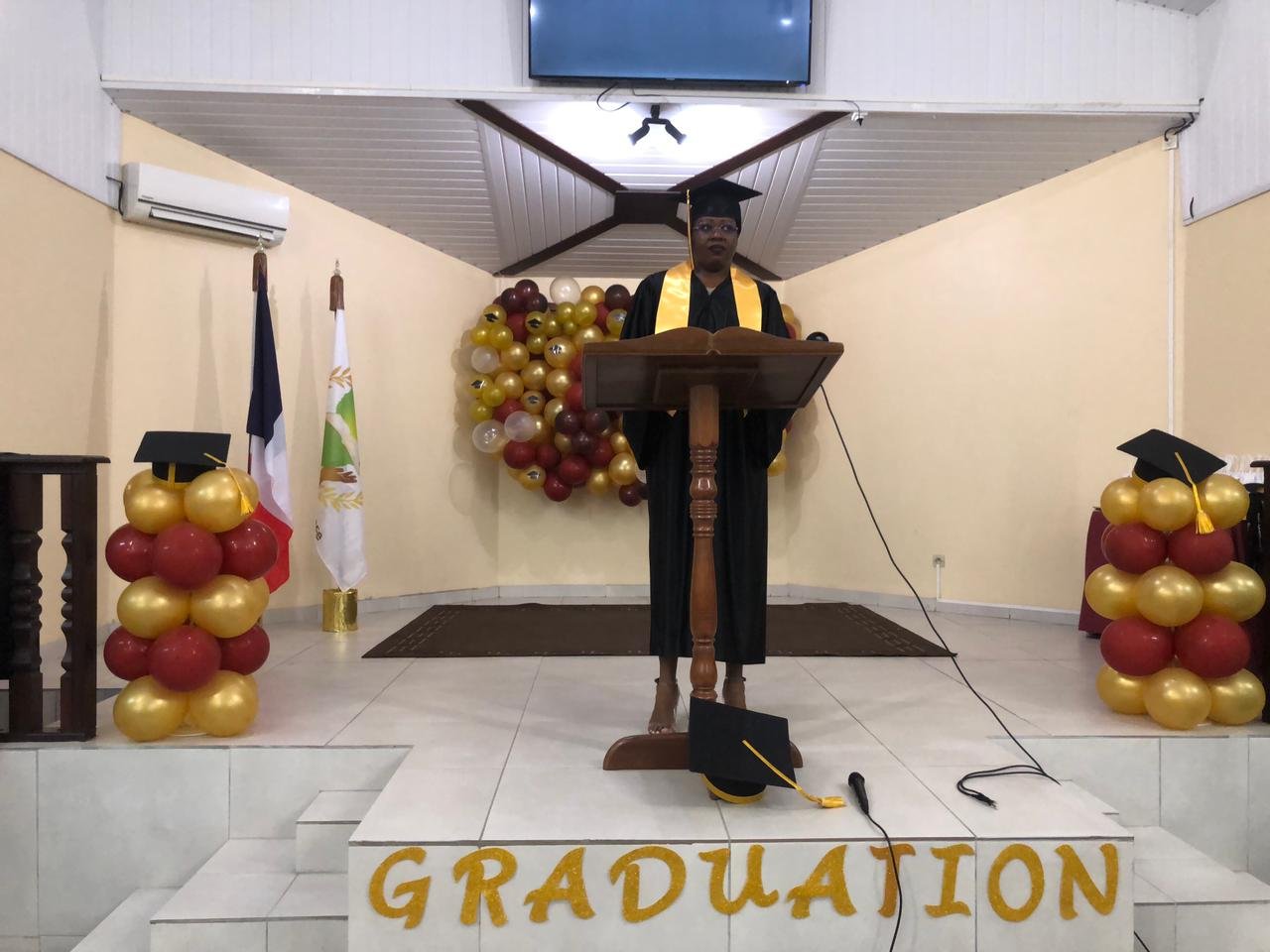 Cérémonie de graduation, prise de parole au pupitre