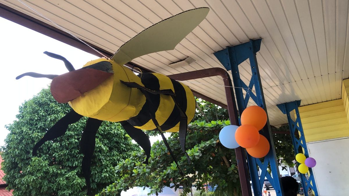 Décor en forme d'abeille